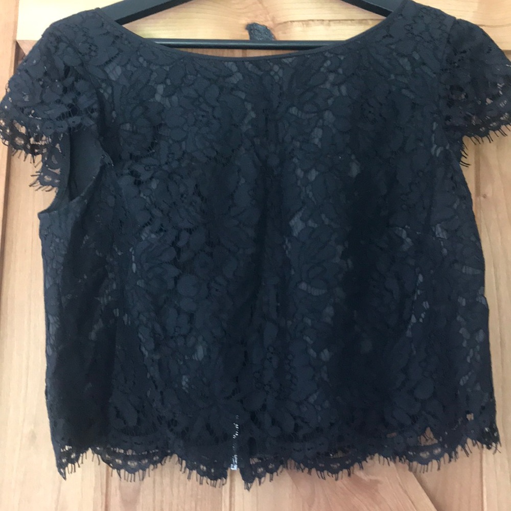 White House black market- crop top size 6